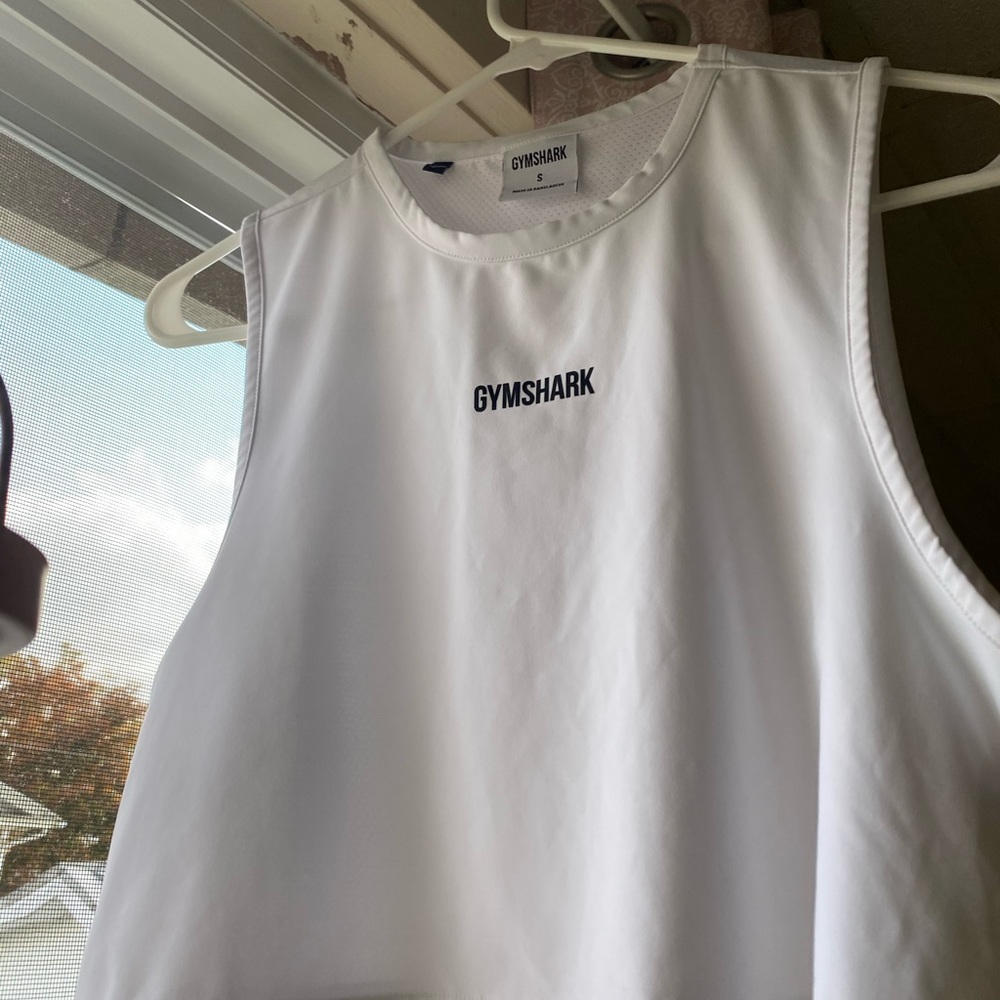 Small Gymshark cropped workout shirt❤️